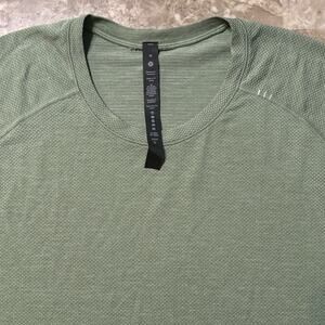 Lululemon Shirt Mens Medium Green Metal Vent Tech Short Sleeve Gym Performance